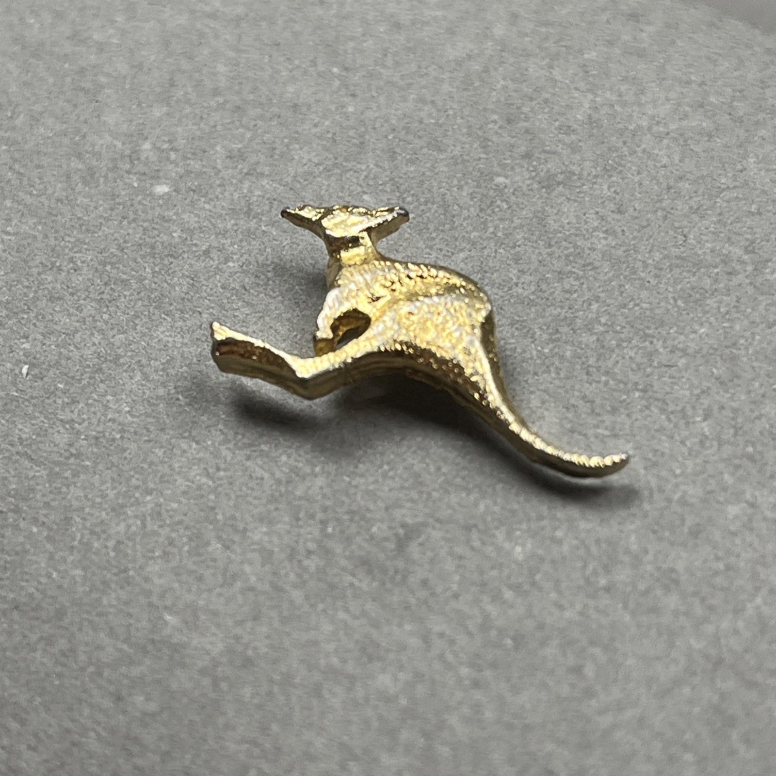 Vtg Gold Tone Kangaroo Lapel Hat Bag Jacket Pin Signed Korea