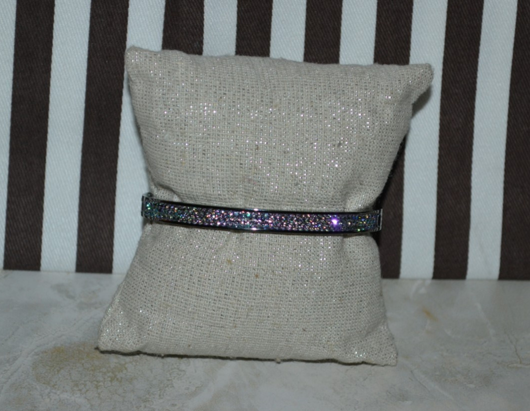 Henri Bendel Iridescent Rocks Skinny Bangle – Size Petite