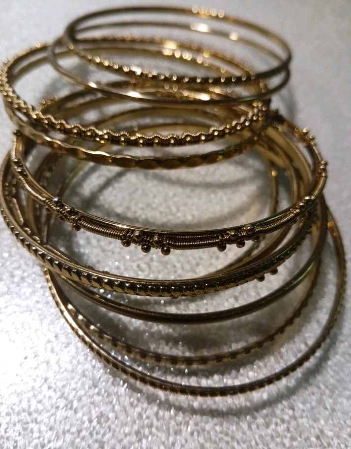 Gold Tone Stackable Bangle Bracelet Set Multiple Thin Round Metal No Clasp