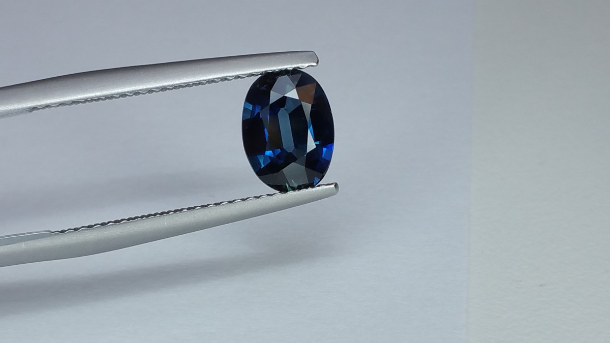 Sapphire Remarkable GIA Certified 1.38ct 8x6mm Oval