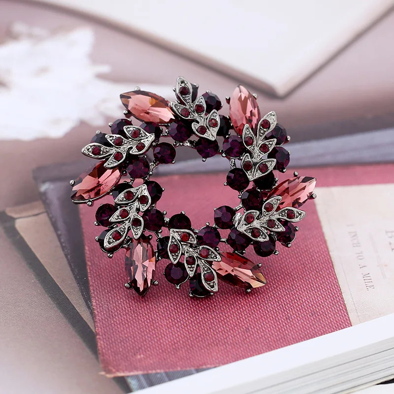 Rhinestone Brooch Wreath Floral Hollow Inlay Lapel Pin Clothing Jewelry