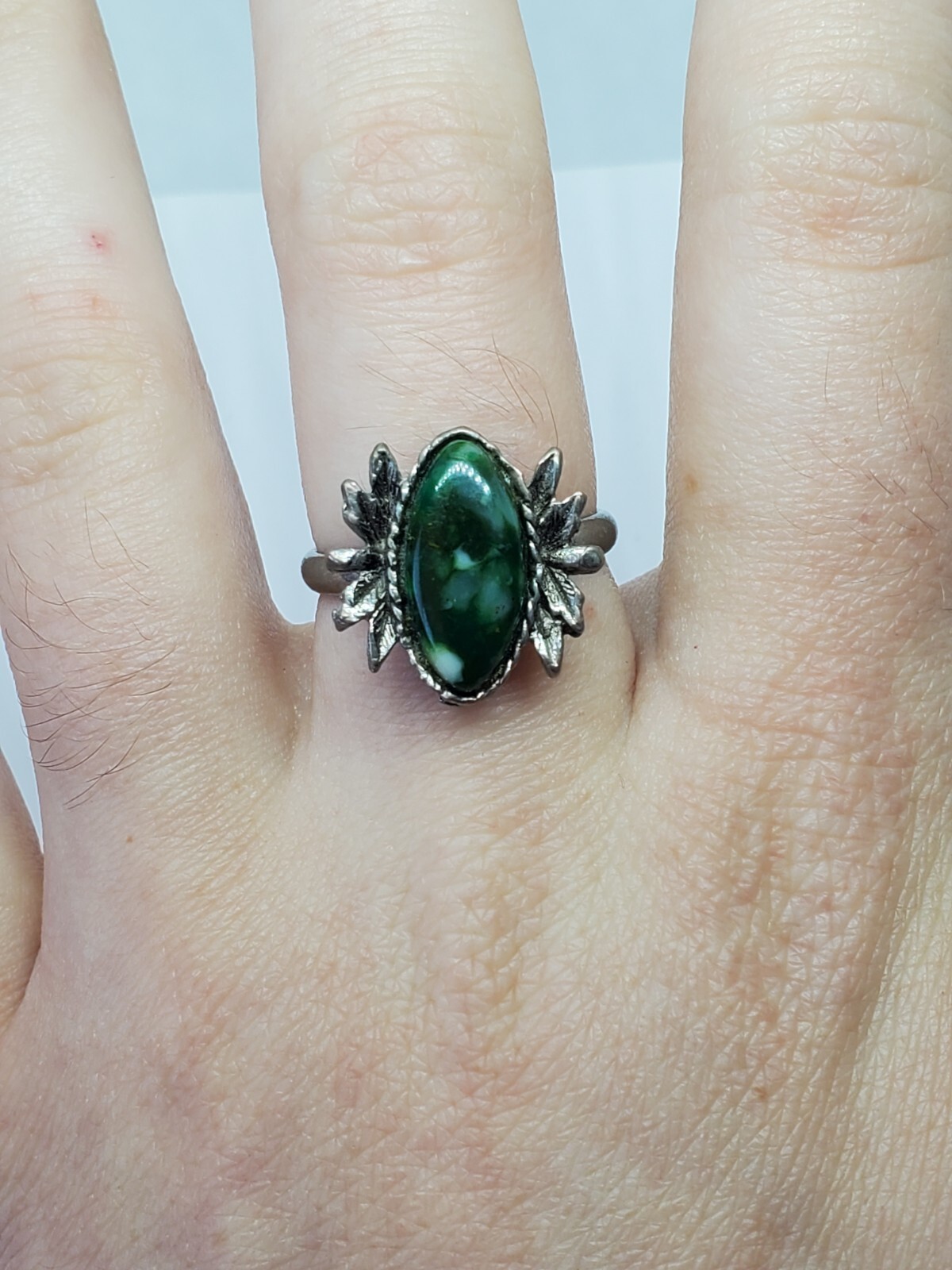 Vintage Southwestern Style Green Mottled Glass Leaf Adjustable Ring