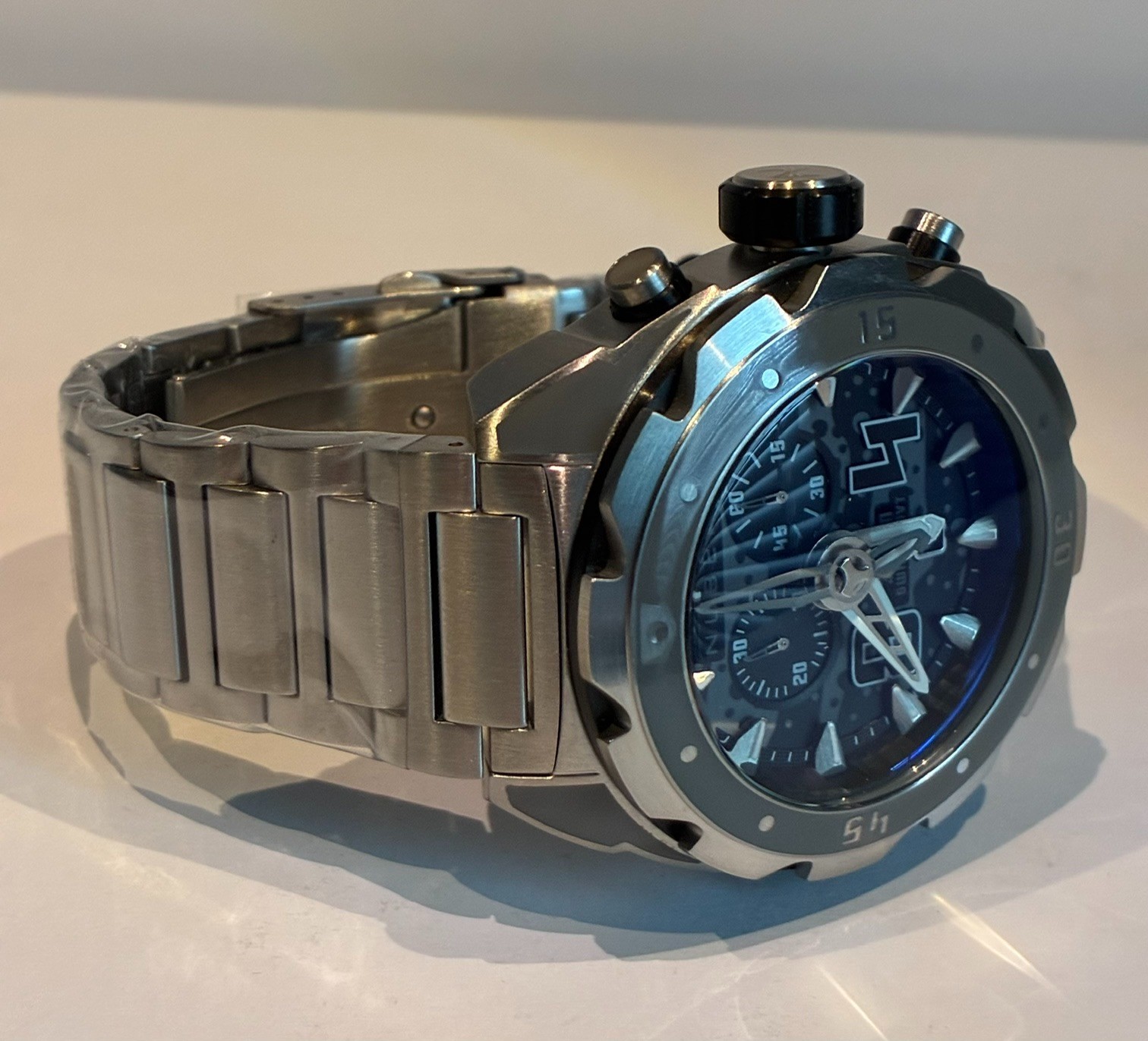 SWELL LIMITED EDITION SWISS ISA8171 QUARTZ 49MM WATCH BOX SET MSRP: $1,300 (NEW)
