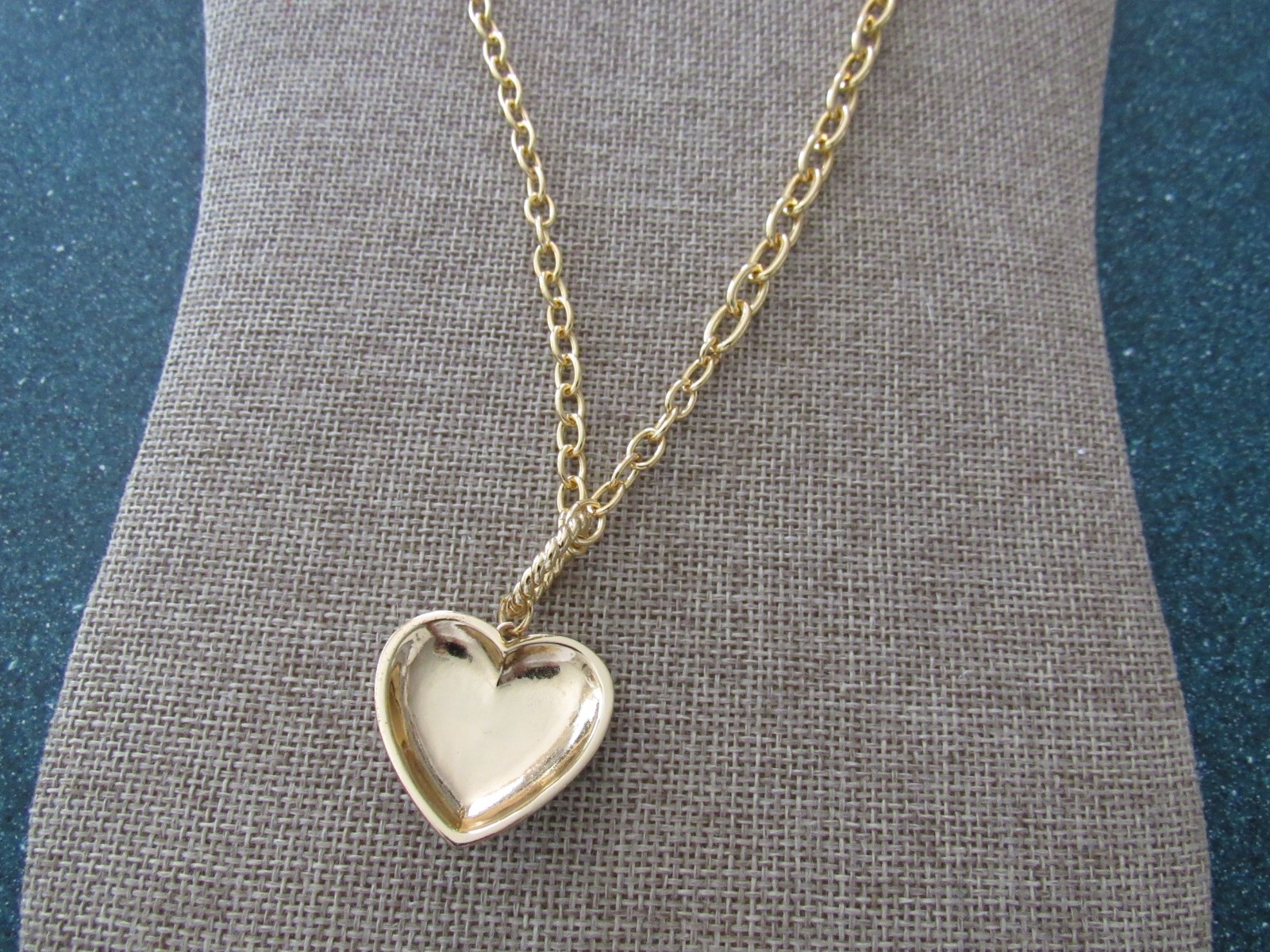 KURT GEIGER LONDON GOLD TONE link CHAIN CHRYSTAL HEART NECKLACE NWT