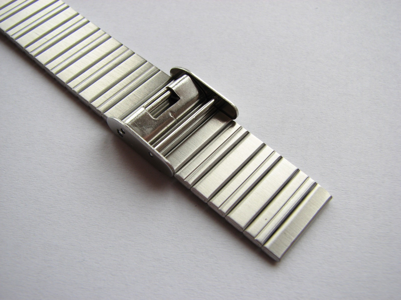 BIN! NEW NOS Second edition Casio DB-520 Front Button World-Time Data-Bank watch