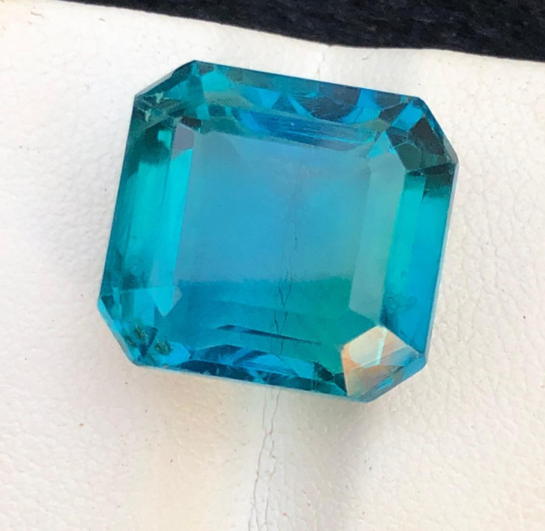 21.80 ct Dim15*13.9*10.8mm top quality natural bi color fluorite loose gemstone