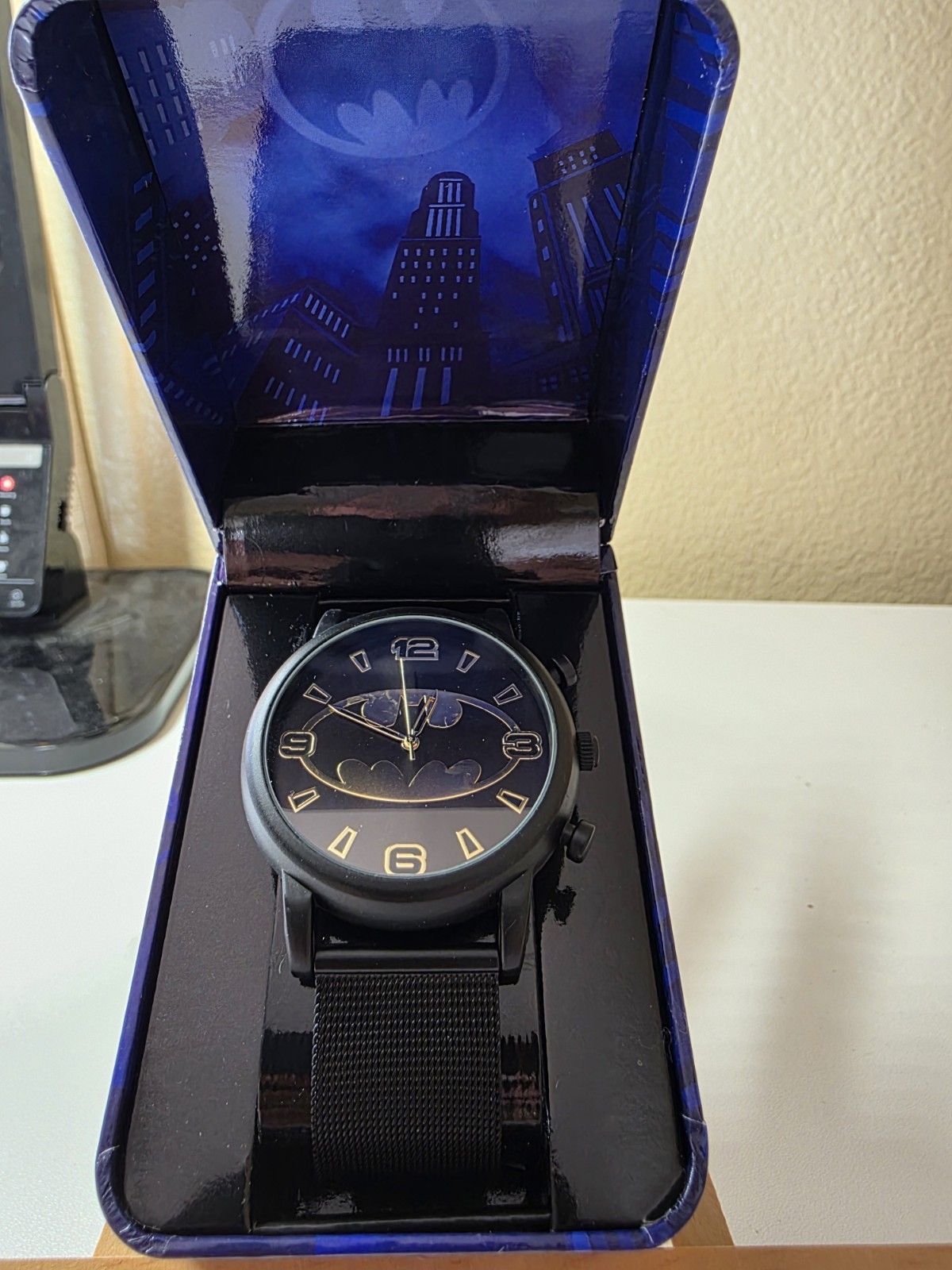 DC Batman Quartz Analog Wristwatch Black Dial Black Stainless Bracelet w/ Tin