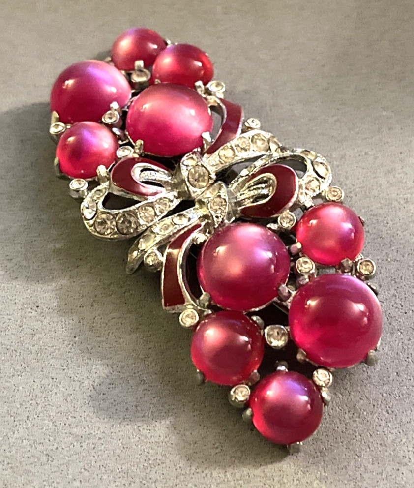 1930’s CORO Duette Rasberry Moonglow Lucite Pat. Dual Fur Clip Pin Brooch Mint