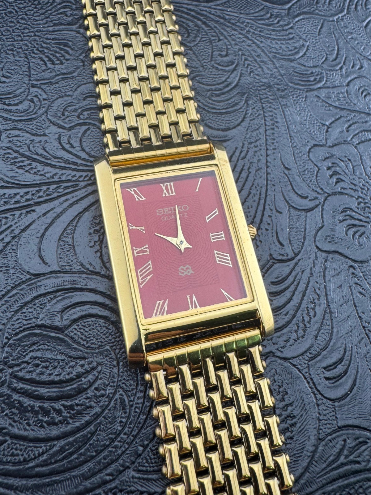 RARE GOLD RED Vintage Seiko Slim Quartz Gentlemen’s Wrist Watch