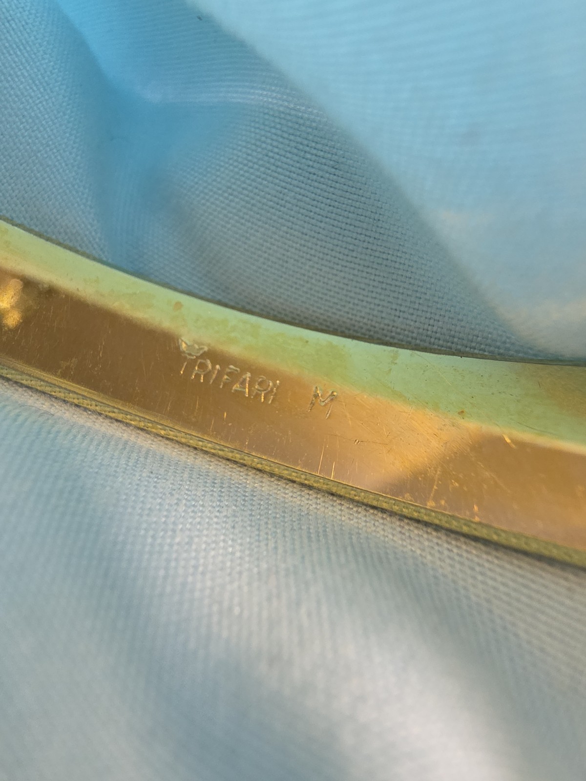 VINTAGE CROWN TRIFARI TEXTURED GOLD TONE slip-on BANGLE BRACELET M MEDIUM