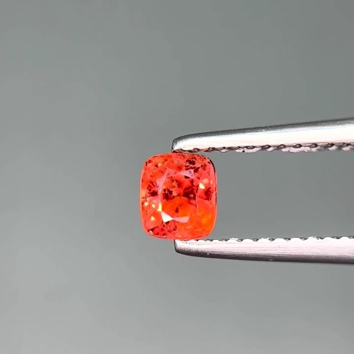 Orange Spinel 0.68ct VS/SI