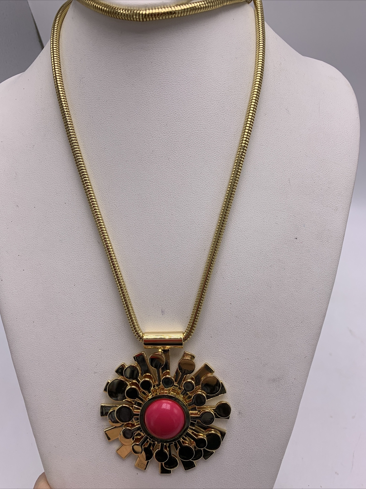 NWOT TRINA TURK INDAIN CAYNON GOLD TONE PINK STONE 34” Necklace X821