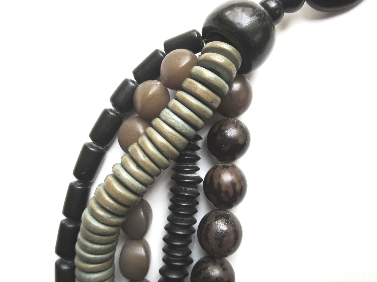 MONIES GERDA LYNGGAARD DENMARK 5-STRAND NECKLACE wood, resin, horn, C-clasp VTG
