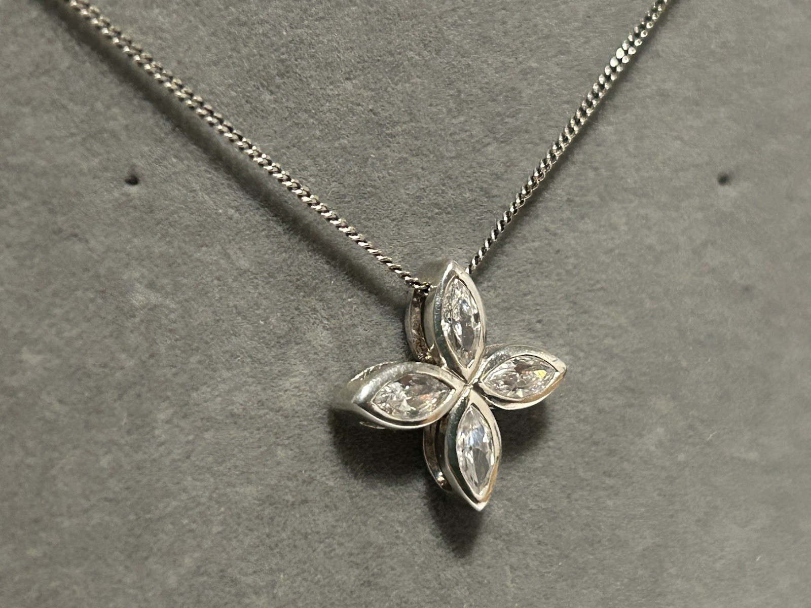 46cm/18” Sterling Silver Necklace with 3 Different Sterling Silver pendants (6g)