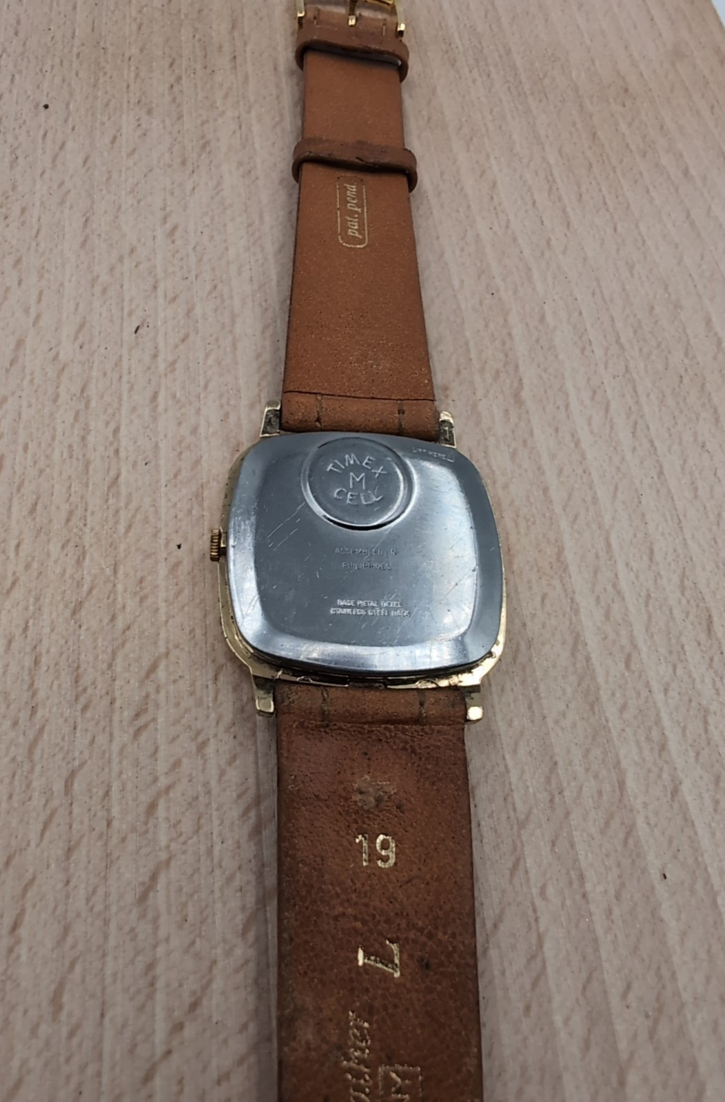 Vintage Timex Q Quartz Wrist Watch M Cell Made In Philippines NOS Leather Strap