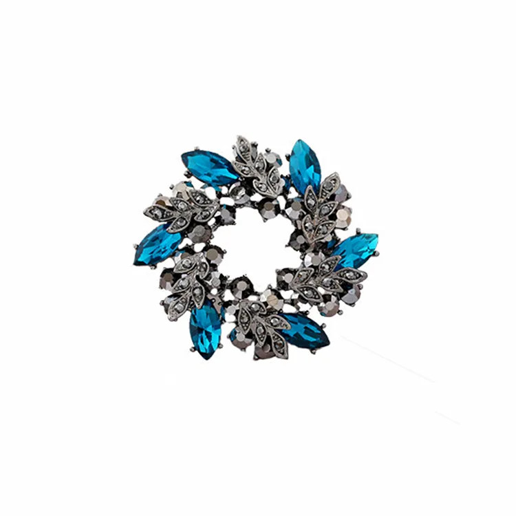 Rhinestone Brooch Wreath Floral Hollow Inlay Lapel Pin Clothing Jewelry