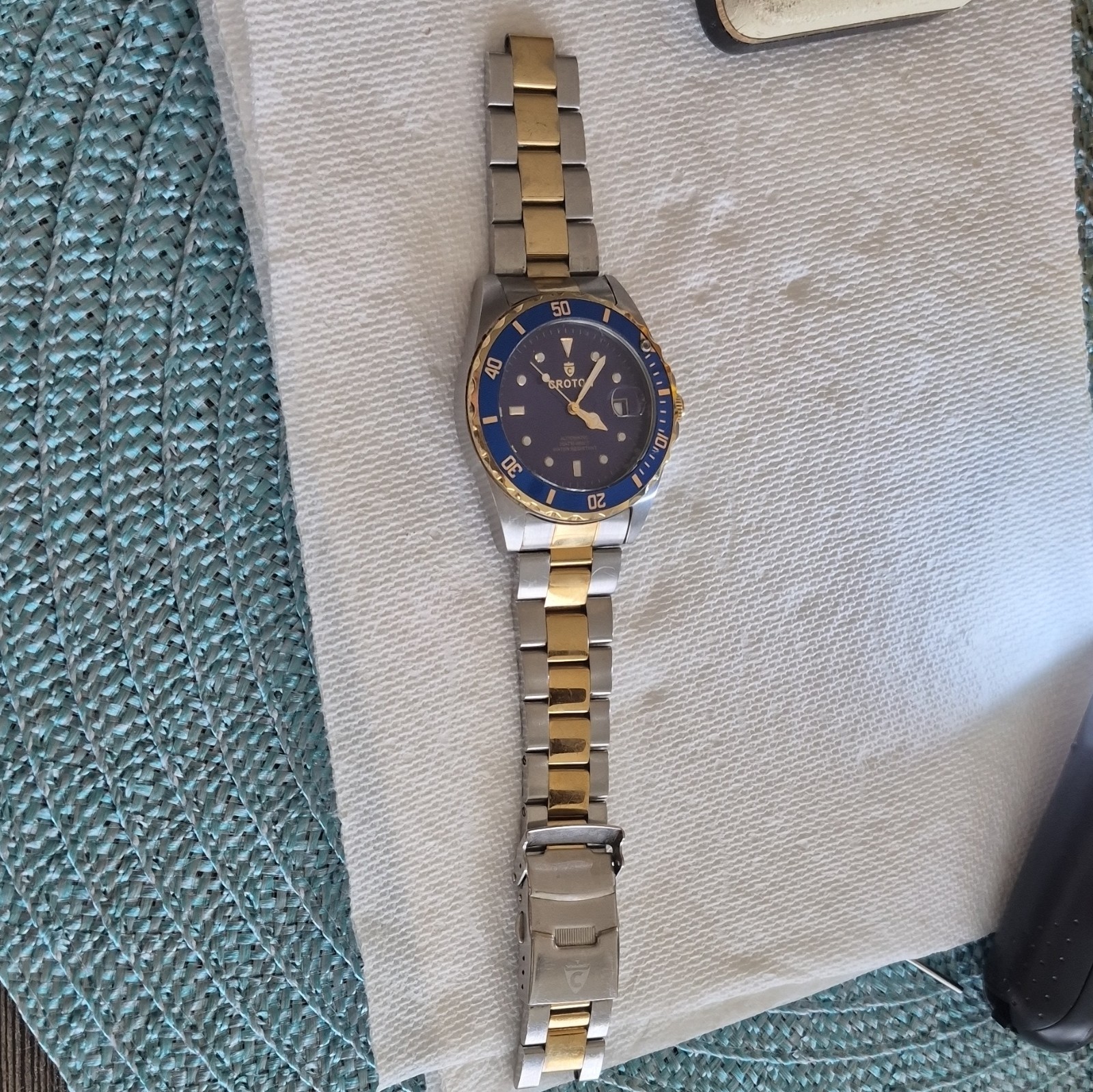Croton Automatic Diver Watch 200m Blue Dial Two-Tone Steel Bracelet Date