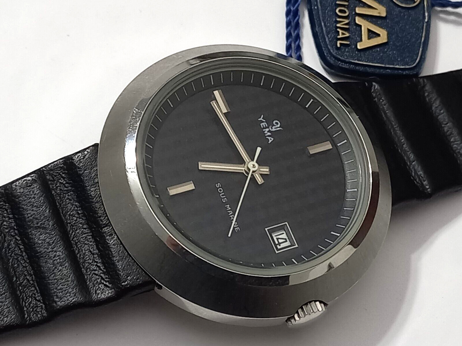NOS 40MM 1970’S STEEL YEMA SOUS MARINE ” UFO ” AUTOMATIC DATE -RARE BLACK DIAL