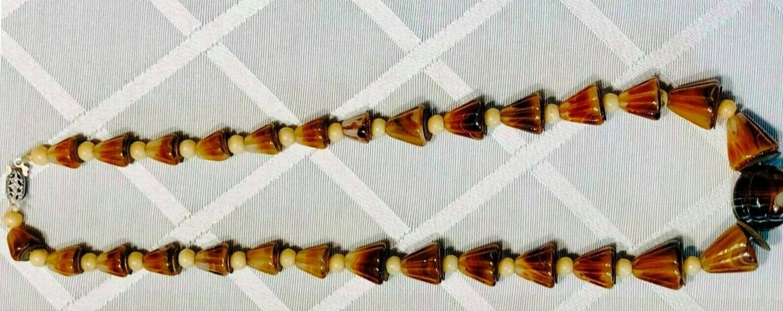 VINTAGE 10K GRADIATED CONCH SHELL NECKLACE W/ PEARL SPACERS 16″ – ONE OF A KIND!