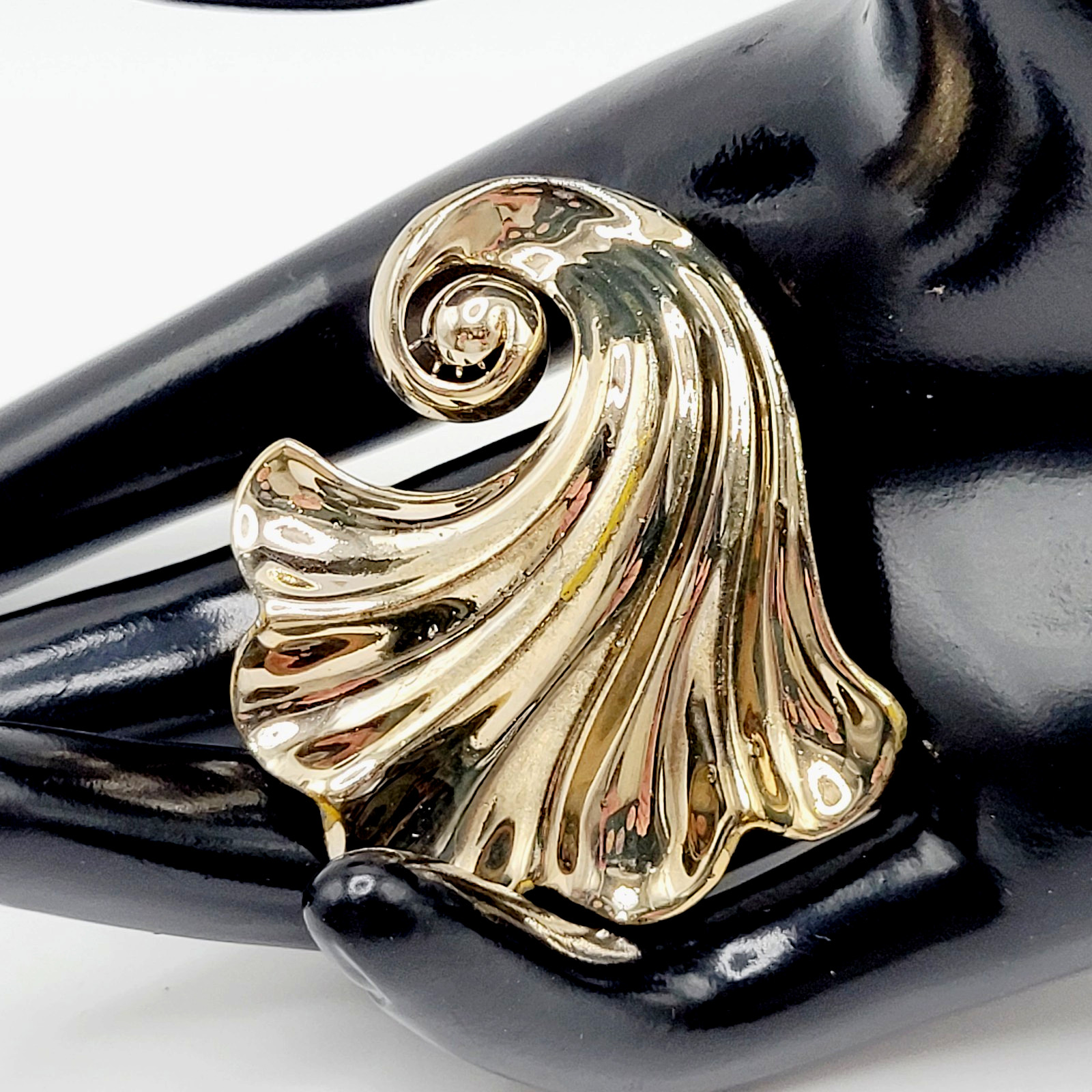 Nouveau Style Nautical Shell Swirl Wave Gold Tone Pin Retro 1940s Style Brooch