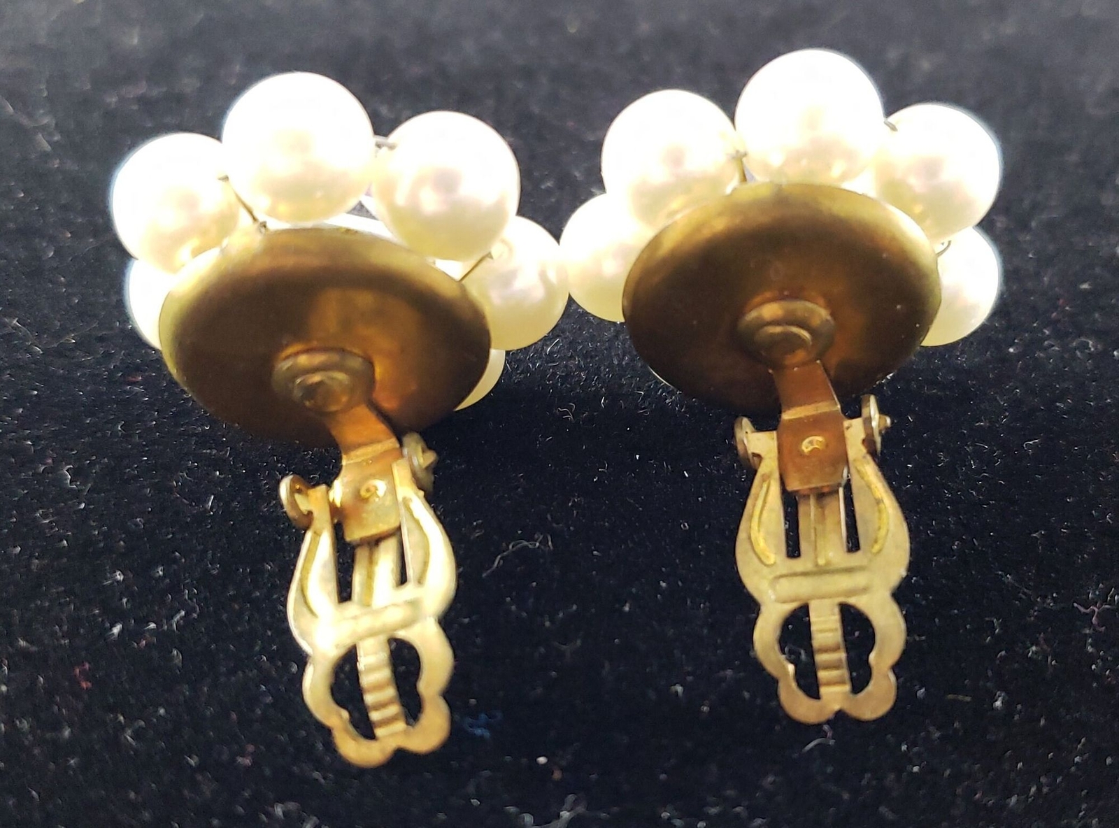 Vtg Unsigned Clip On Earrings Cluster White Faux Pearl Clear Beads Made In Japan