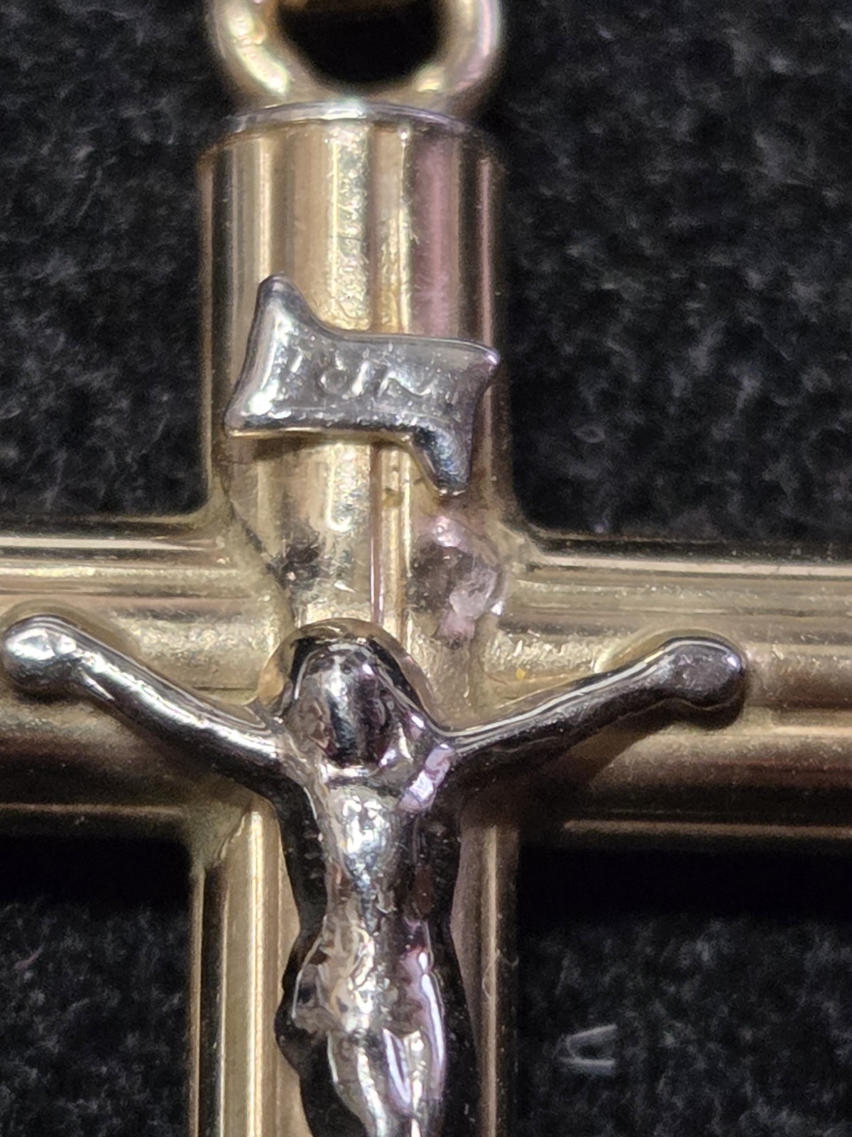 14 KT GOLD RELIGIOUS CROSS. 3.2 Grams