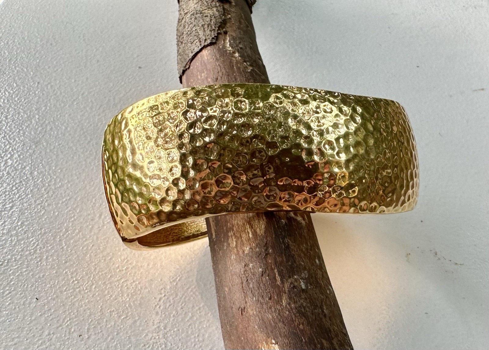 Vintage Premier Designs Hammered Gold Tone Hinged Bangle Bracelet.