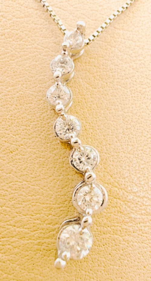14K White Gold .25 Ct Diamond Drop Pendant Necklace 7‑Stone Bezel 18″ Chain