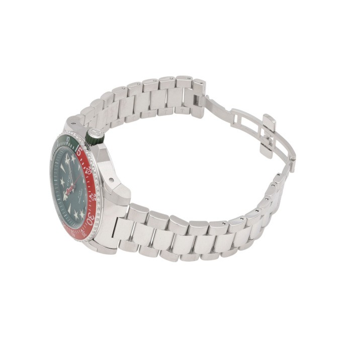Gucci Dive YA136222 Stainless Steel 45.0mm Green Dial Quartz Wristwatch #YKW1027