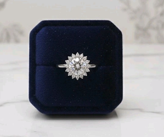 2.6ct MOISSANITE BRILLIANT-CUT VVS1 D FLOWER HALO RING 18k WHITE GOLD CERTIFIED