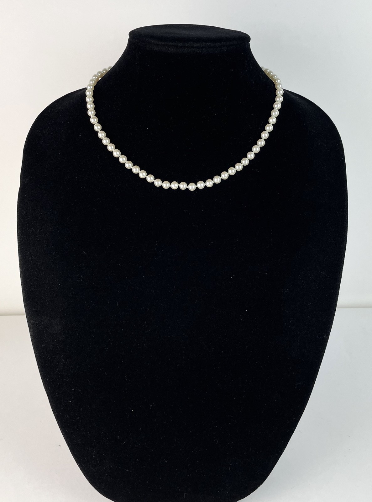 Vintage 1980s Carolee strand 18.5 in Necklace Faux Pearl Gold Tone, K25