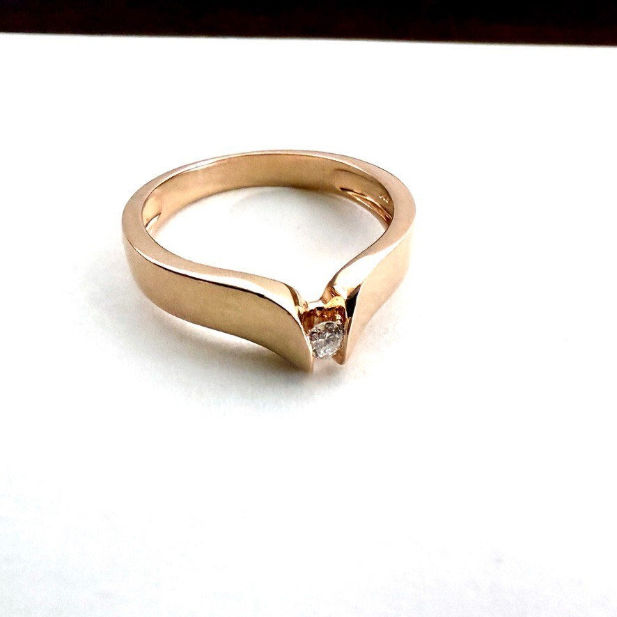 14K Rose Gold 3.0 mm V Band with .07 carat natural Diamond Size 6 3.2 grams