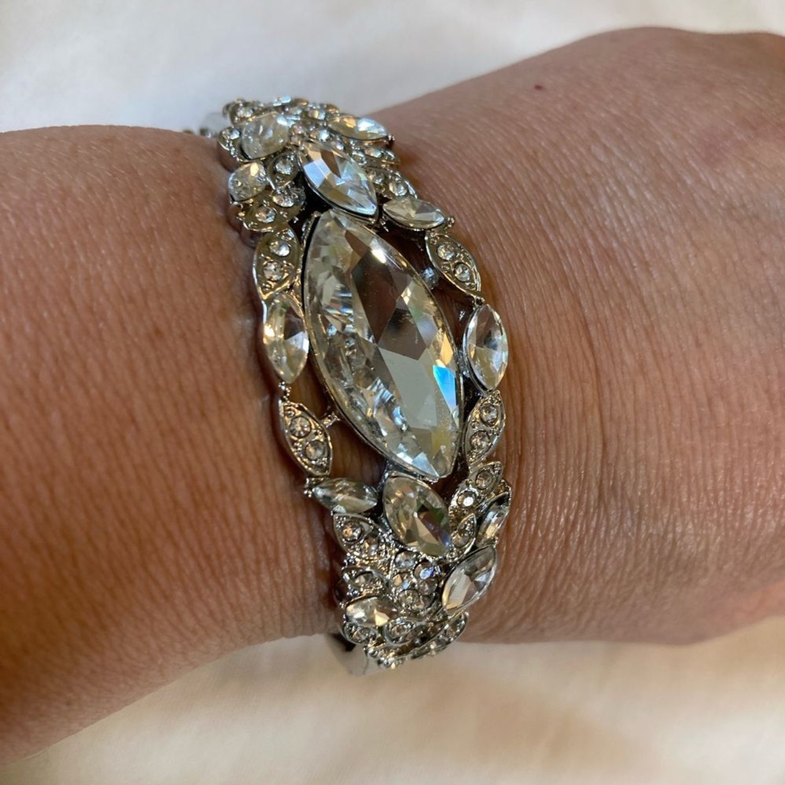 Brilliant Jeweled Stones Party Event Bling Hinged Bracelet