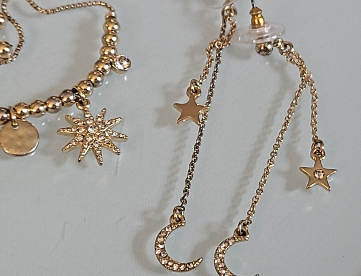 Vintage Unsigned Celestial Moon & Stars Necklace Silver Tone Baroque Pearl Resin