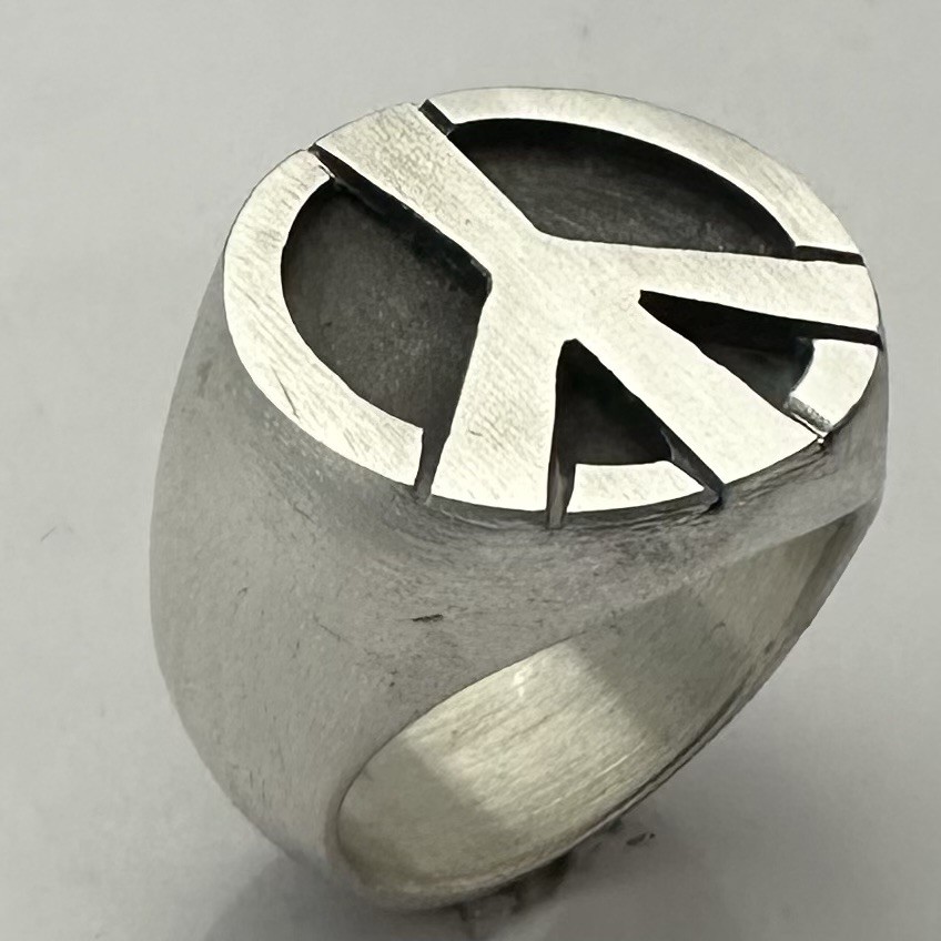 MJG STERLING SILVER PEACE SYMBOL RING. 22 GR. SZ 9 1/2