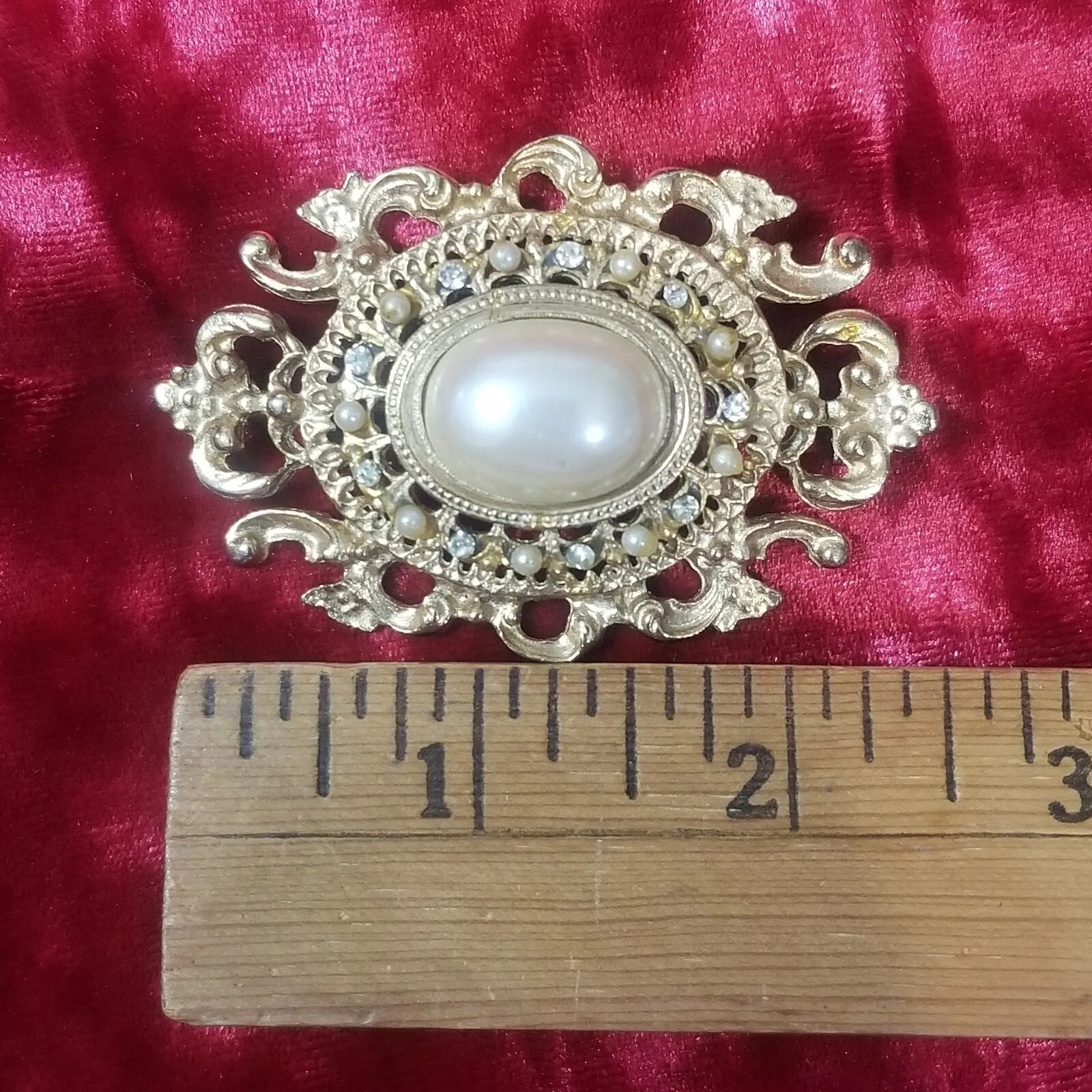 Richelieu 2 Brooch Pins 1 Large Oval & 1 Bar Pin Faux Pearls Gold Tone Vintage
