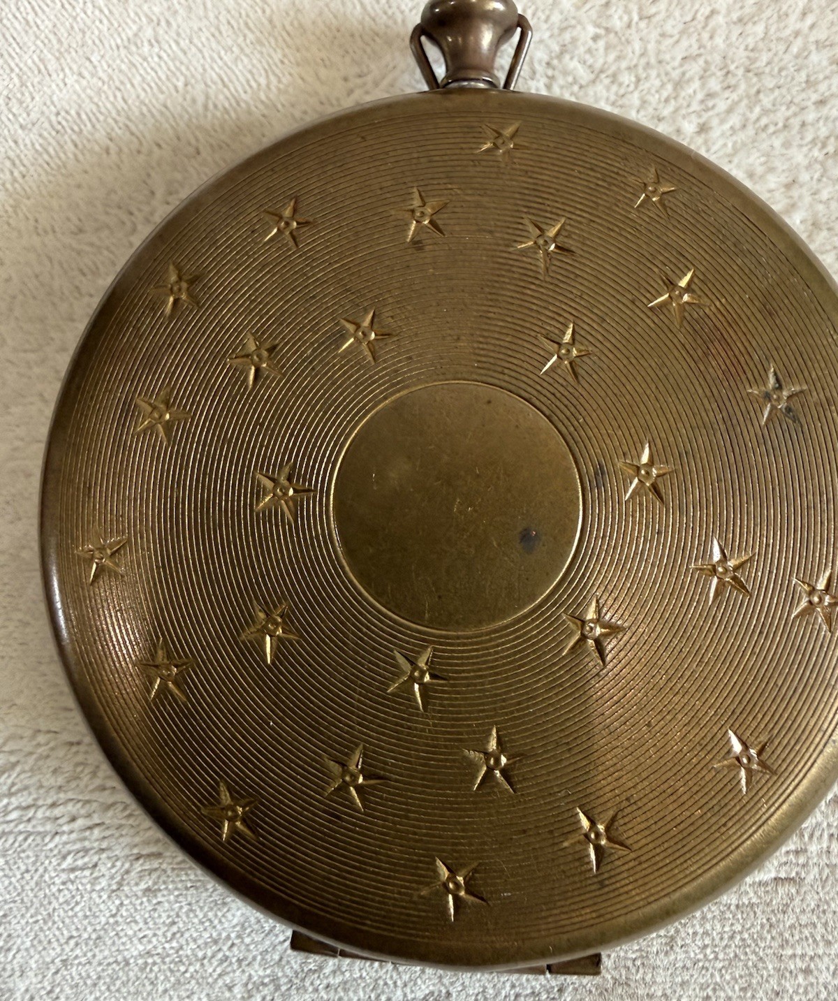 Vtg Gold Tone Round Hinged Cosmetic Compact Case Star Engraved W/Powder & Pad