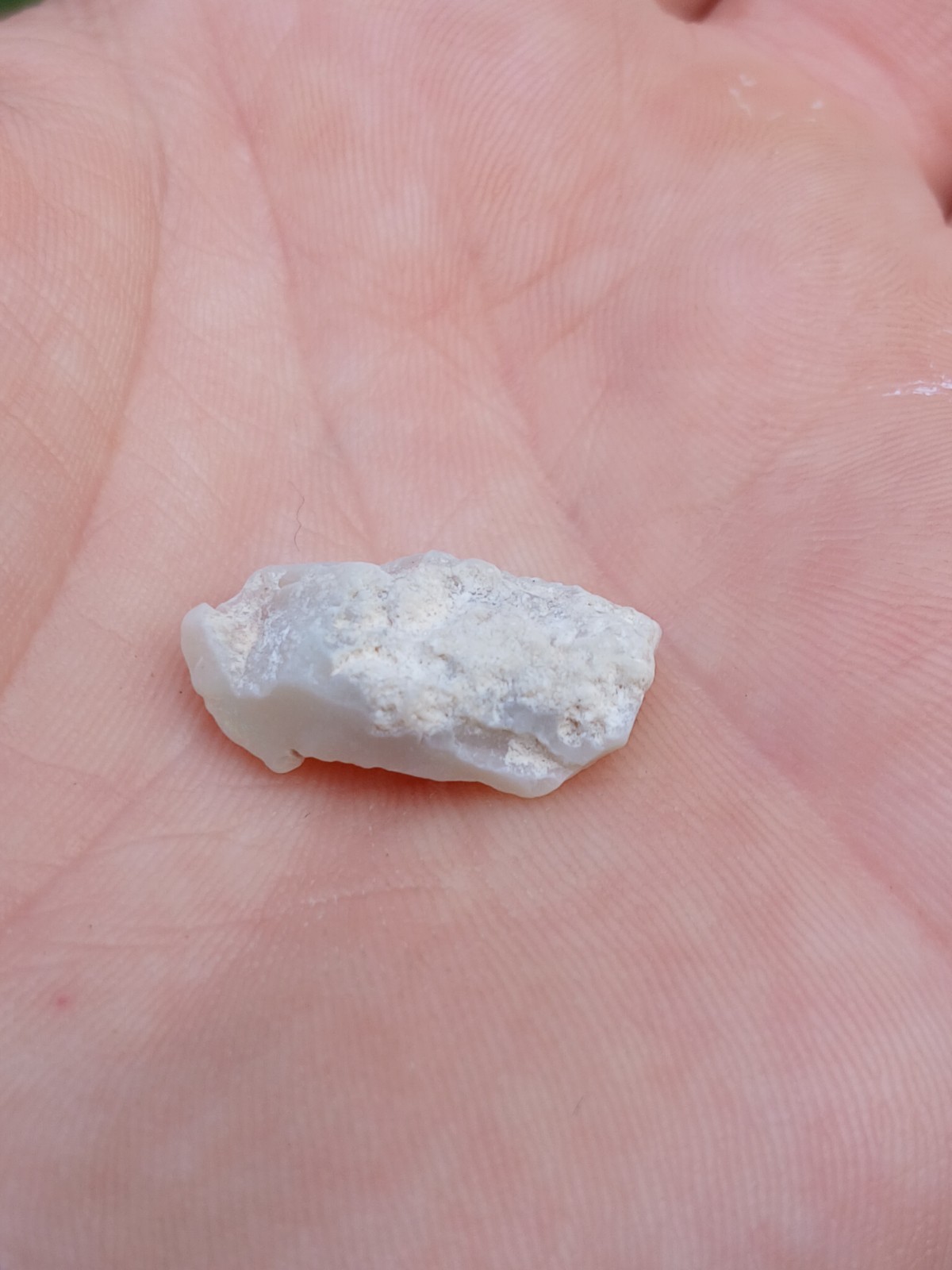 Australia Opal Mintabie Chips R802 5 Carat Faint Pink, Green Low Grade