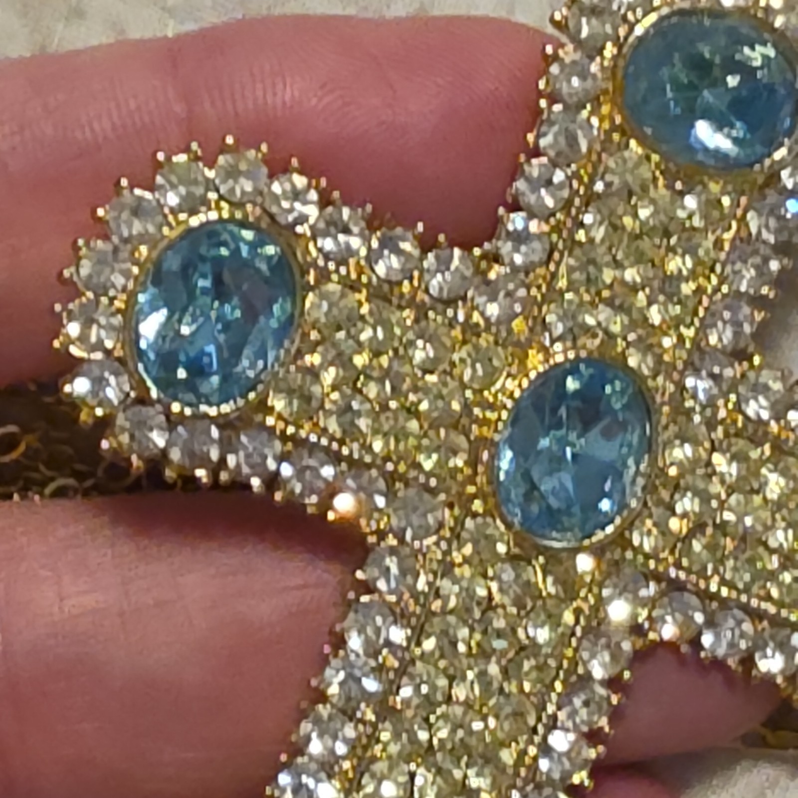*STUNNING * Joan Boyce Rhinestone Cross Pendant Brooch 3 Strand Gold-Tone Chain