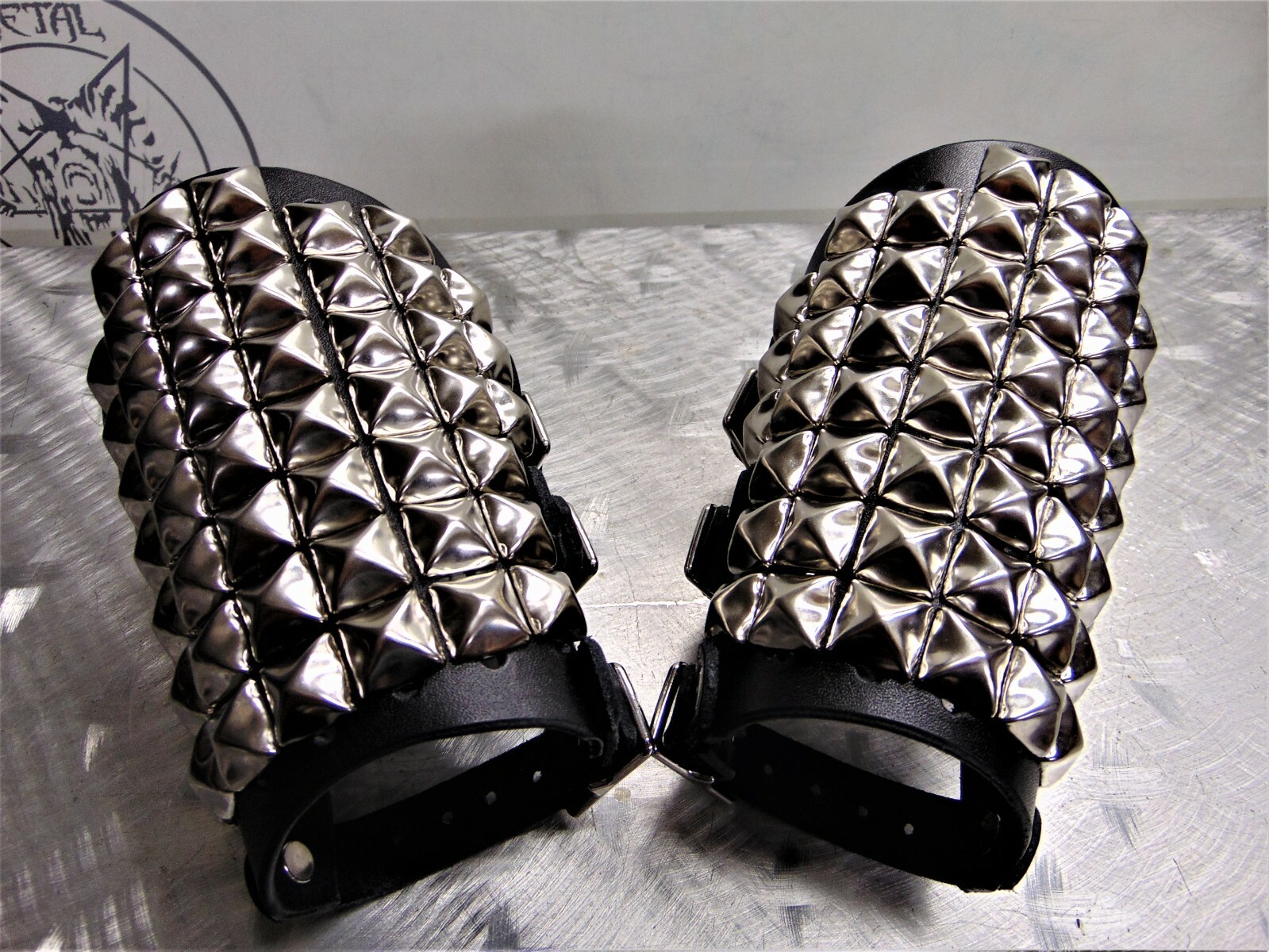 BLACK STUDDED LEATHER GAUNTLET. BLACK DEATH (MDLG0243)….. EXITER