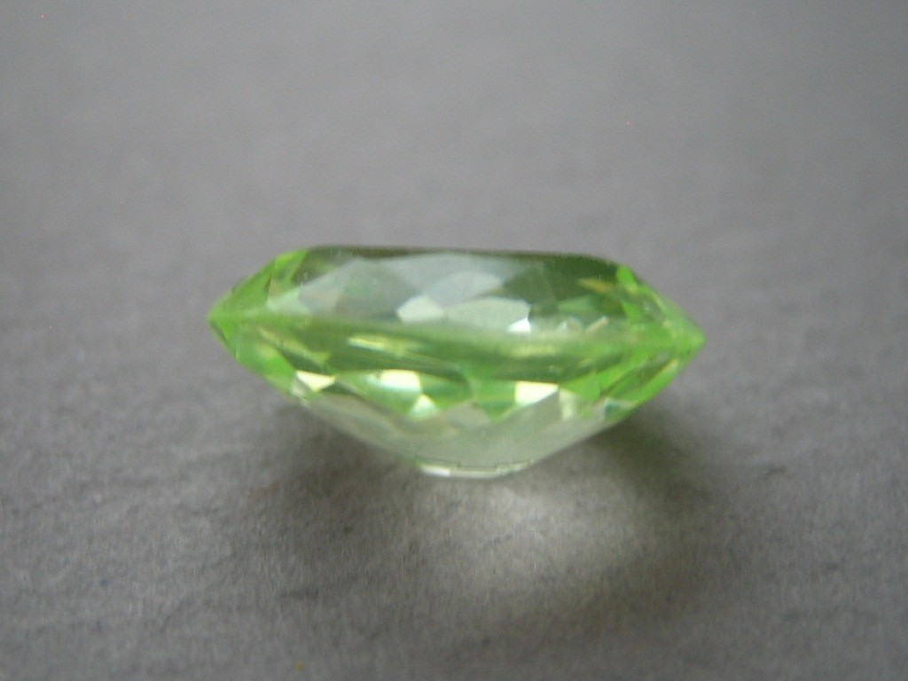 4,50 CARAT OVAL CUT SYNTHETIC GREEN AMETHYST – LOOSE STONE