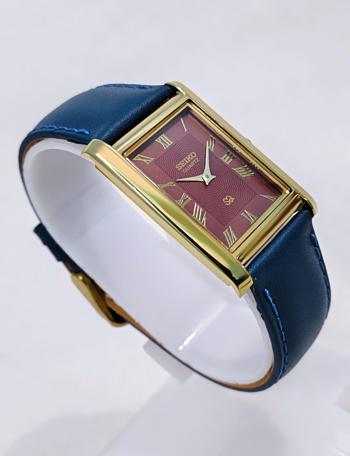 Vintage Style Seiko Tank Red Dial Slim Unisex 27mm Wristwatch
