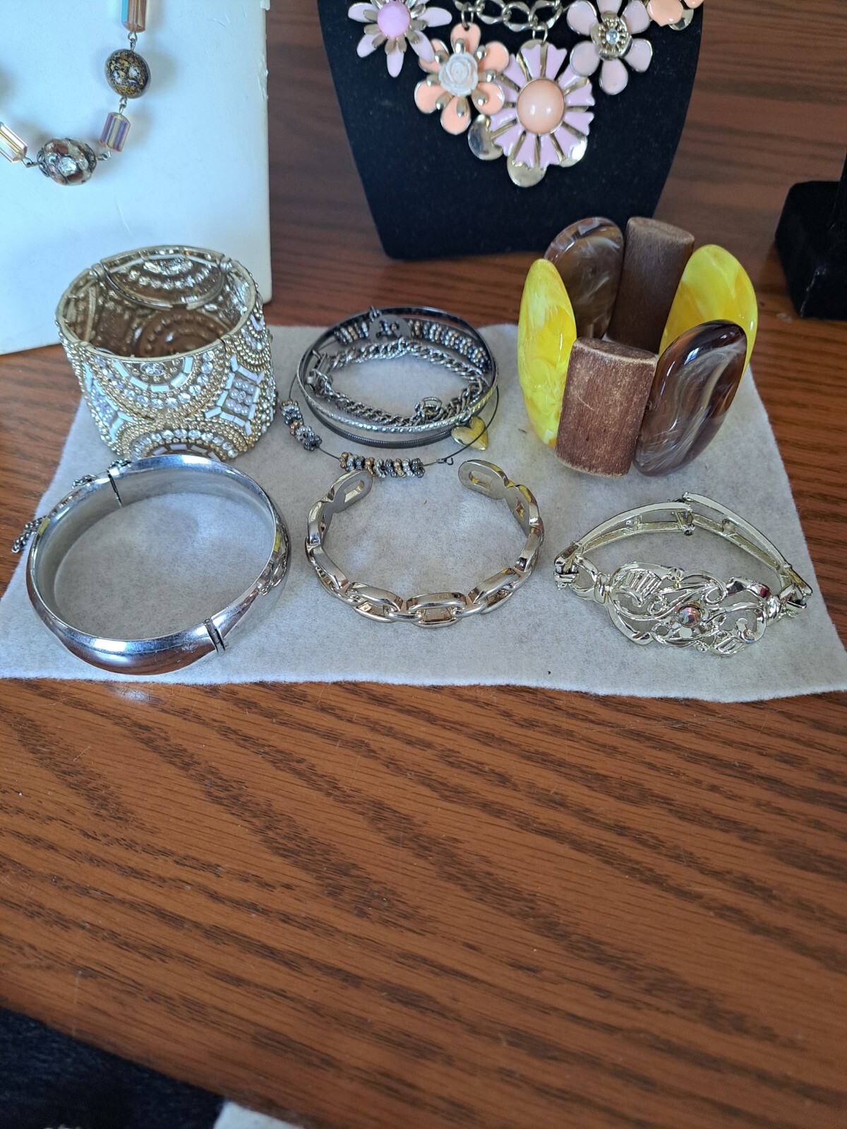 Necklaces Vintage Mixed Lot Costume 45 Varies Design & Styles Gold & Silver Tone