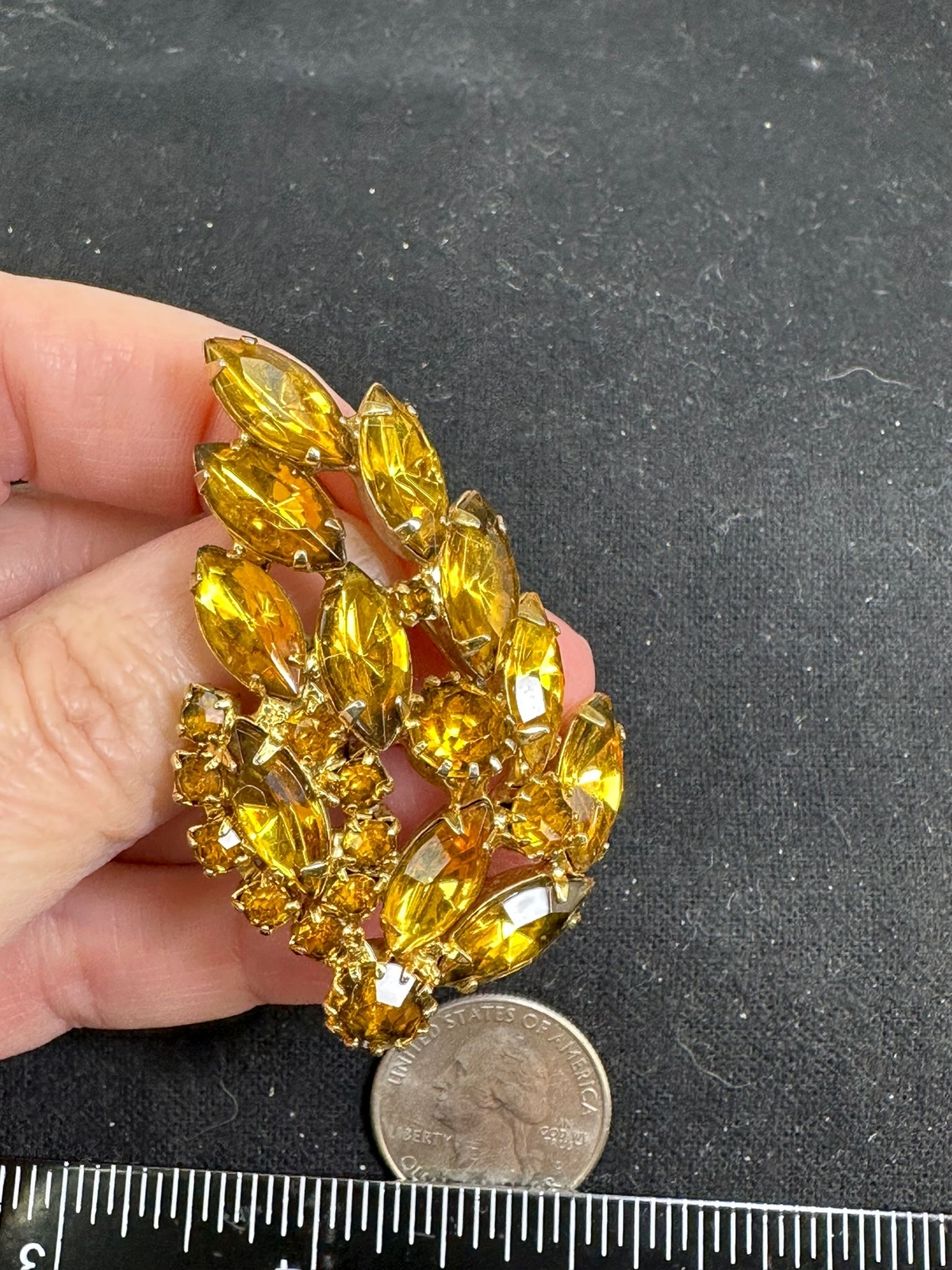 Leaf Honey Navette Rhinestone JULIANA Vintage Gold Brooch Pin M-6661
