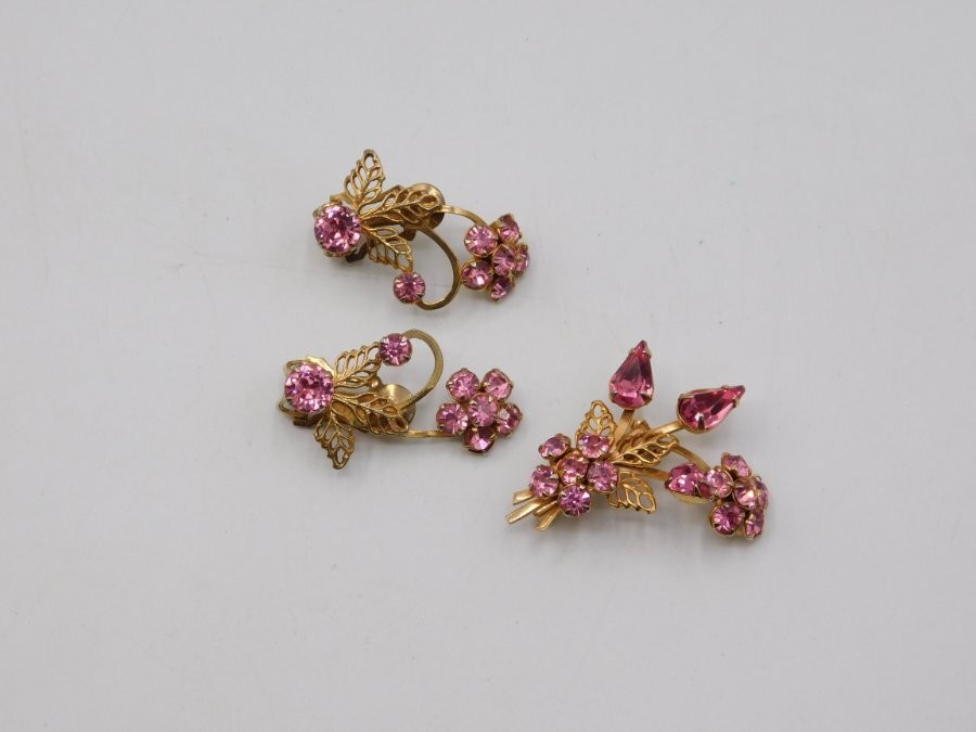 A336-VINTAGE CLIP EARRINGS/PIN~GOLD TONE/PINK STONES~FLORAL~NICE!