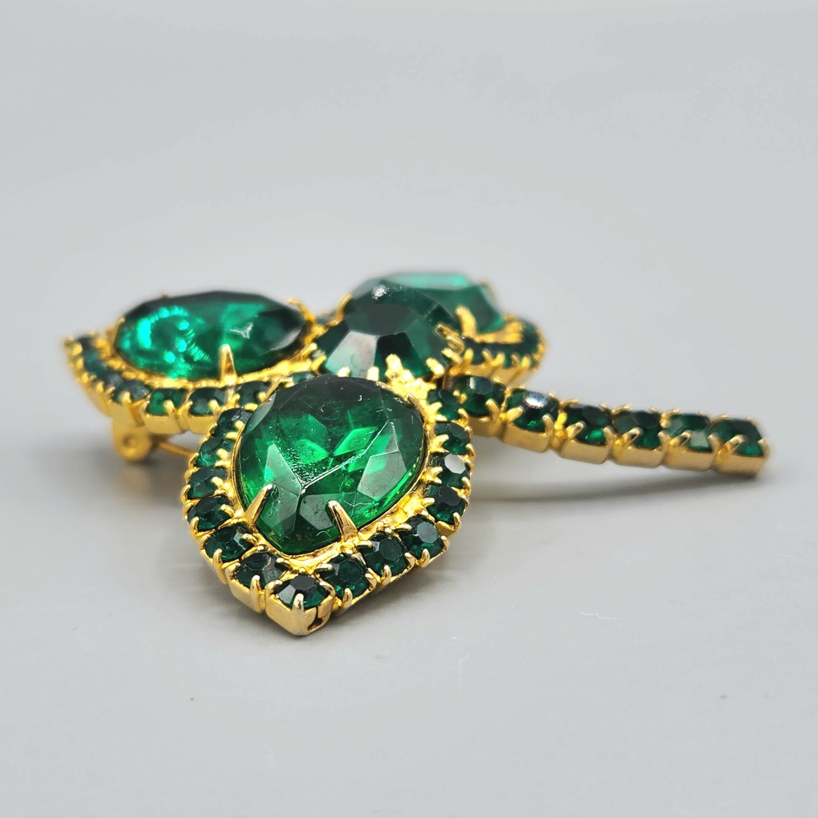 Vintage Green Teardrop Halo Rhinestone Gold Tone Three Leaf Brooch