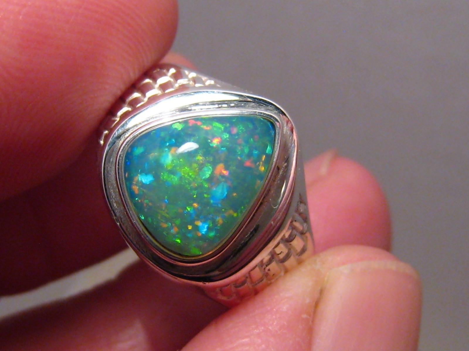 3.2 ct. Welo Opal Men’s Ring , 6.5 grams of Sterling Silver , Brightness 5+