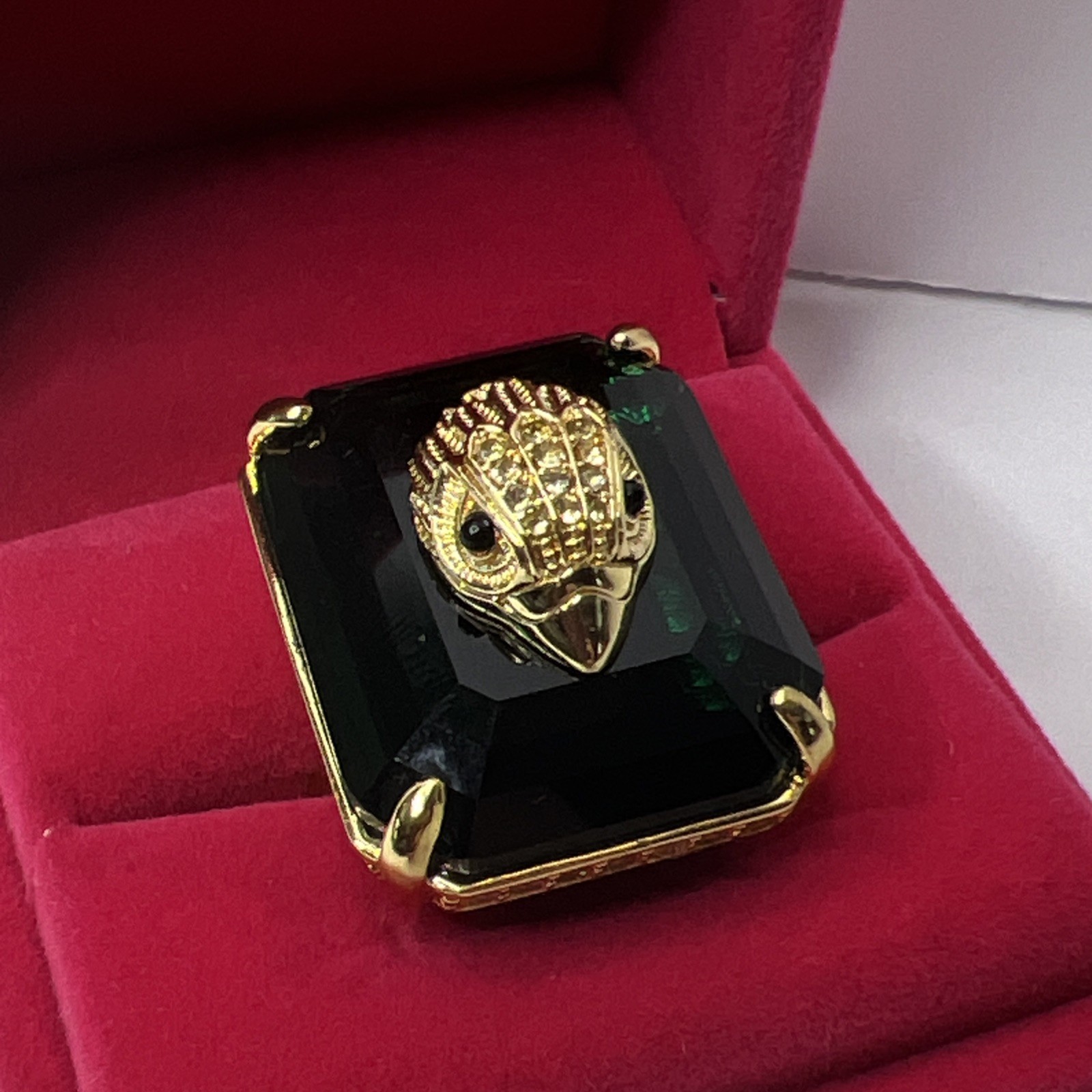Kurt Geiger London Large Green Gold Tone Eagle Head Cocktail Ring Size 7 New