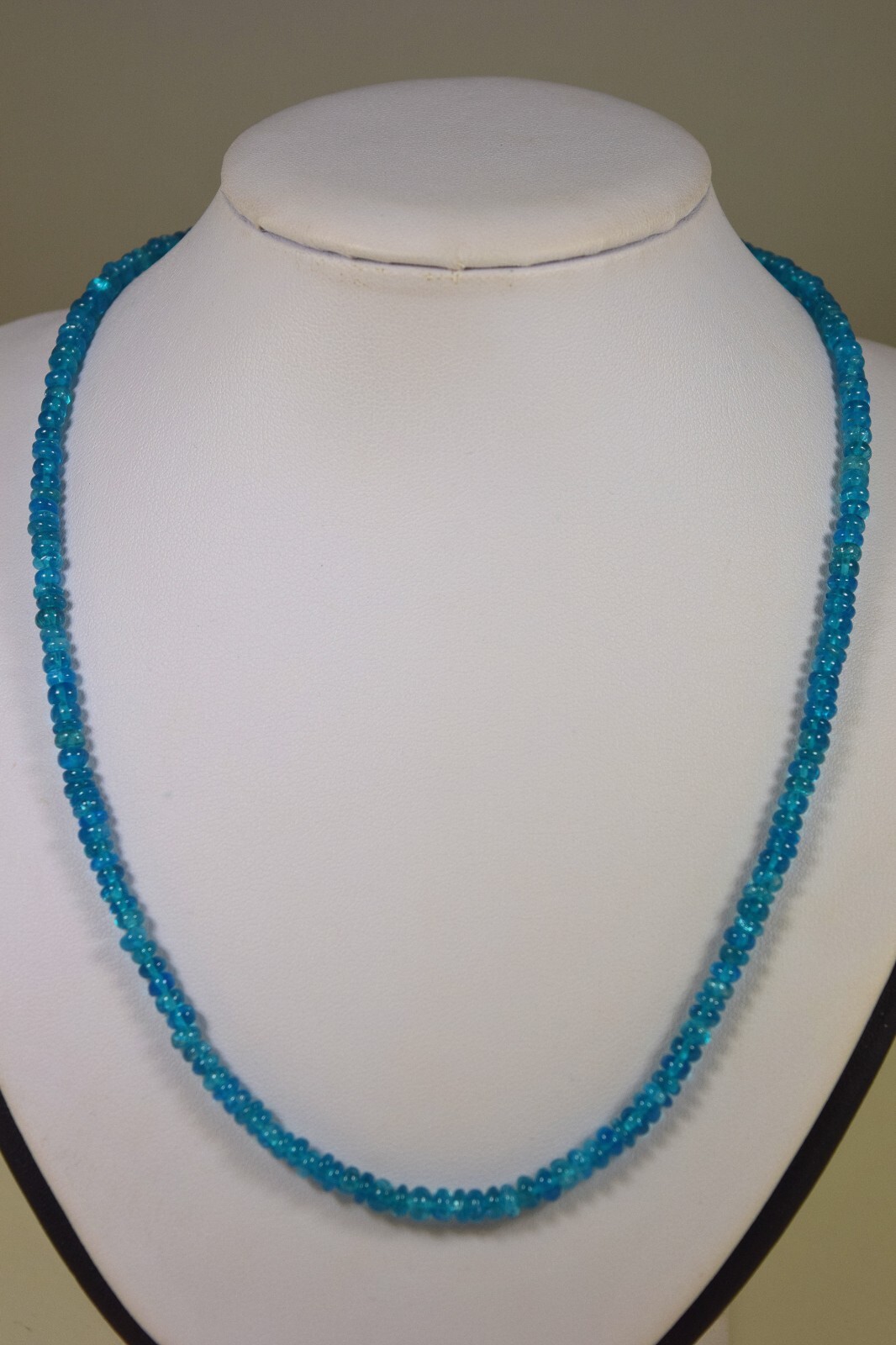 APATIT NEONBLAU Kette Collier 70,20ct. Schmuck Edelstein Heilstein Halskette NEU
