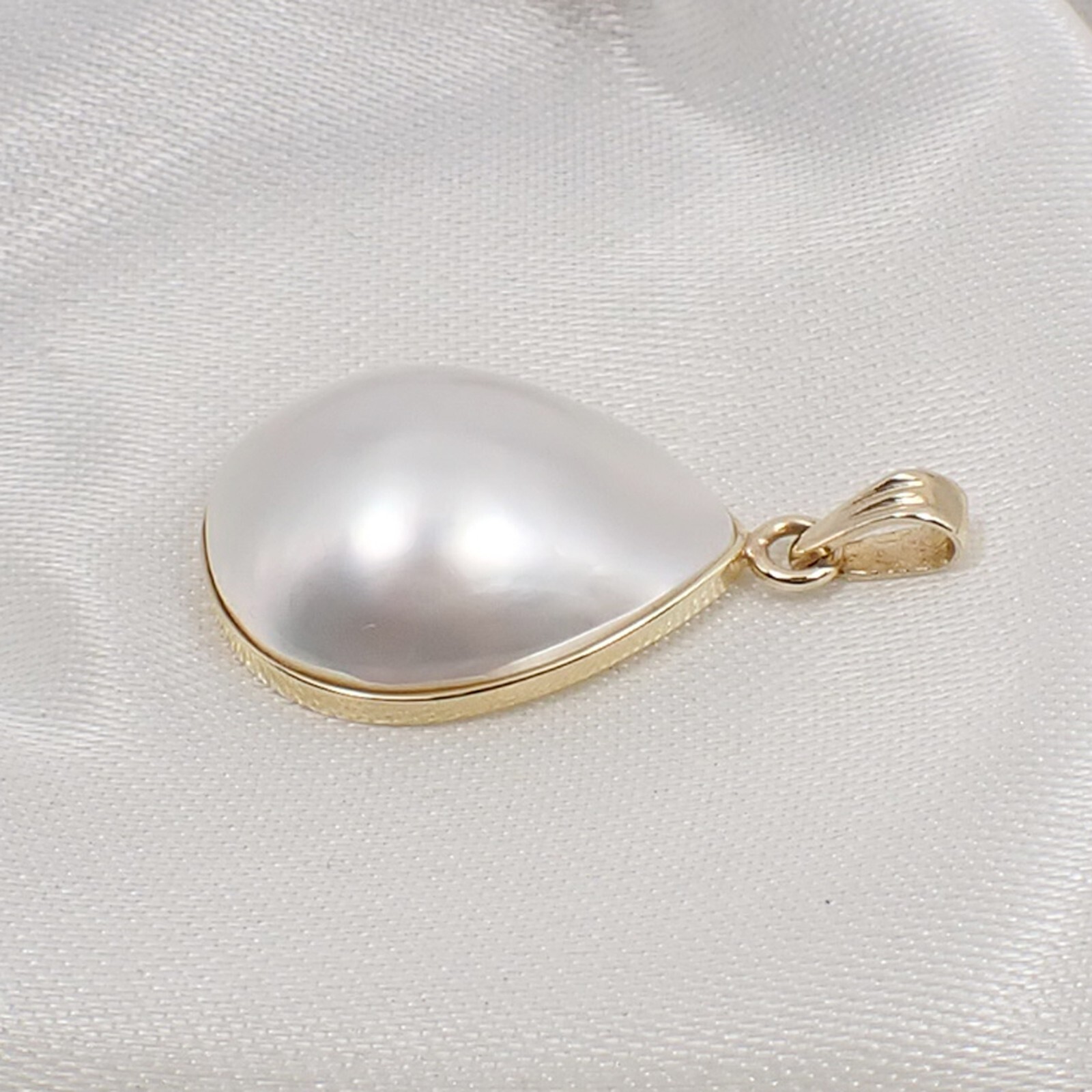 20x16mm Pear Pink Australian Mabe Pearl Bezel Pendant 375 9k Yellow Gold, MP57